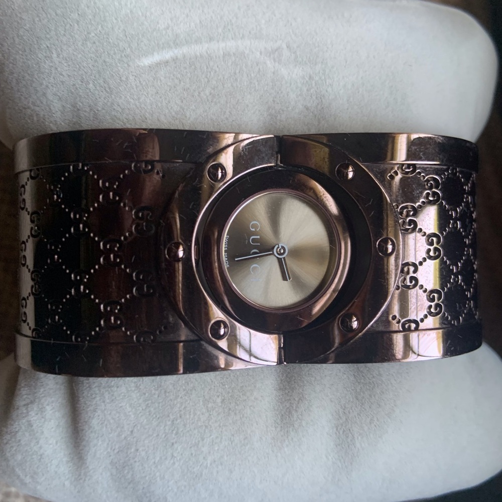 Almost new GUCCI twirl watch with box, beautiful brown metallic